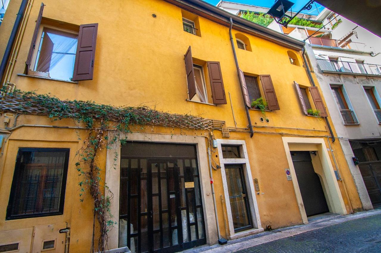 Apartamento Il Cuscino Di Giulietta - 2 Min From Arena Verona Exterior foto